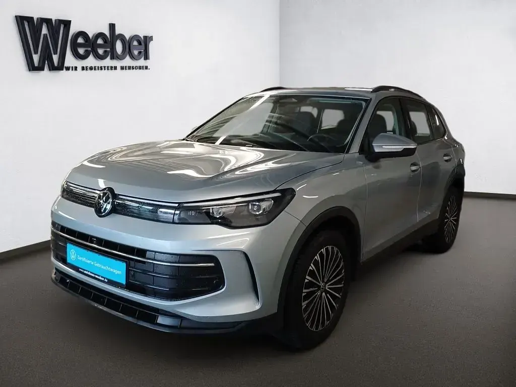 Gebraucht VW Tiguan Life 131 PS (96 kW) 2024 Oyster silver (metallic) SUV
