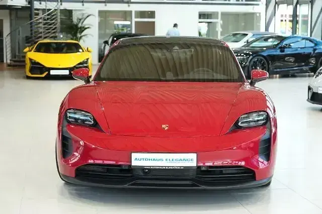 Second-hand Porsche Taycan GTS Chrono 439 kW (598 CP) 2022 Roșu Berlinǎ