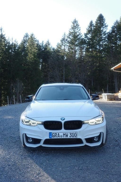 Gebraucht BMW 320 M Performance 190 PS (139 kW) 2017 Weiß Limousine