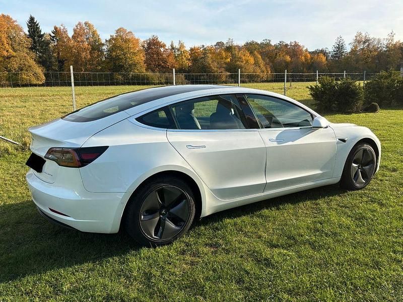 Weiß Gebraucht 2020 Tesla Model 3 Long Range AWD Limousine | 22.900 € (Fairer Preis) - Bild 1/4
