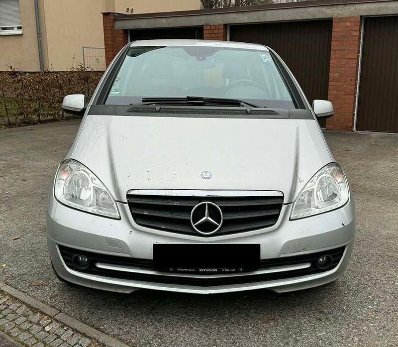Gebraucht Mercedes A180 109 PS (80 kW) 2011 Silber Van / Kleinbus