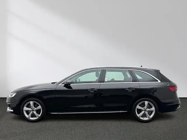 Gebraucht Audi A4 Advanced Plus 163 PS (119 kW) 2025 Mythosschwarz metallic Limousine