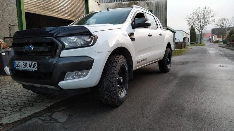 Weiß Gebraucht 2017 Ford Ranger Wildtrack Abholung | 22.990 € (Fairer Preis) - Bild 1/4
