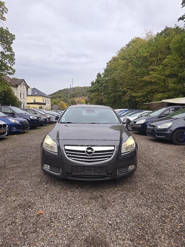 Gebraucht Opel Insignia Edition 131 PS (96 kW) 2010 Grau Limousine