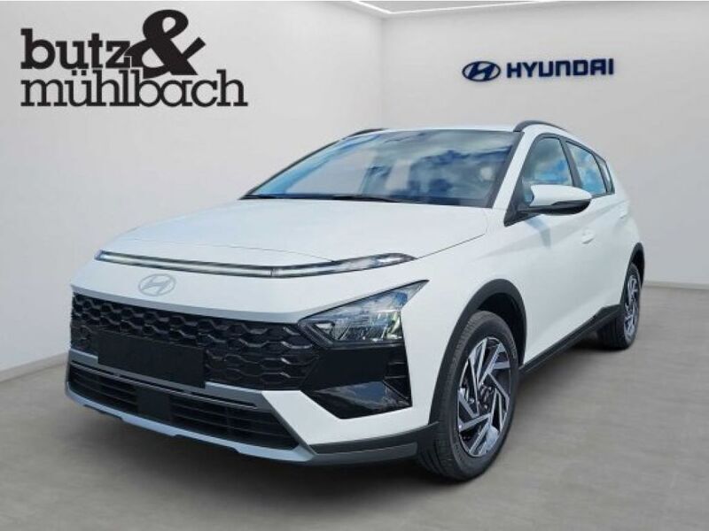 Weiß (atlas white) Gebraucht 2024 Hyundai Bayon Trend SUV | 23.790 € (Fairer Preis) - Bild 1/4