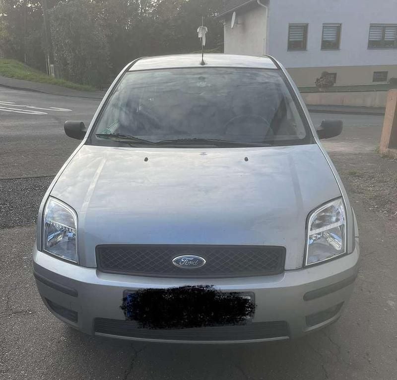 Grau Gebraucht 2005 Ford Fusion Trend Kleinwagen | 2.500 € (Fairer Preis) - Bild 1/4