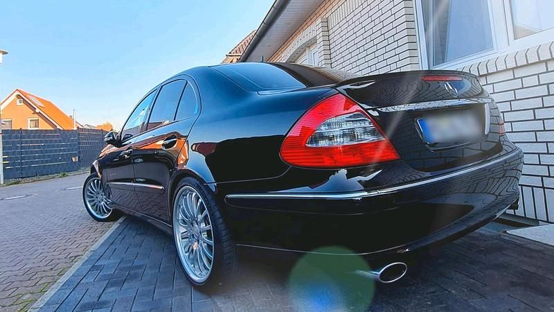 Gebraucht Mercedes E420 314 PS (230 kW) 2008 Schwarz Limousine