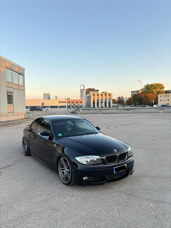 Schwarz Gebraucht 2009 BMW 120 Coupé M Sport Coupé | 6.390 € (Etwas zu teuer) - Bild 1/4