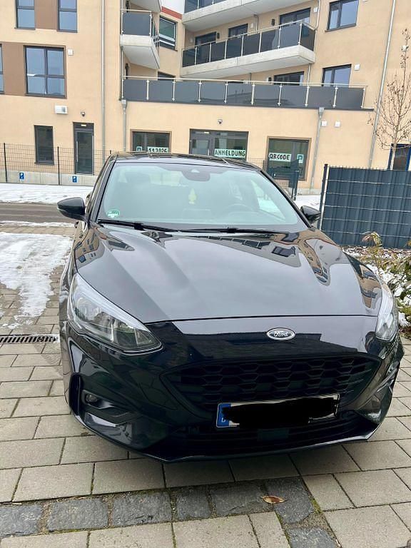 Gebraucht Ford Focus ST-Line 125 PS (91 kW) 2018 Schwarz Limousine