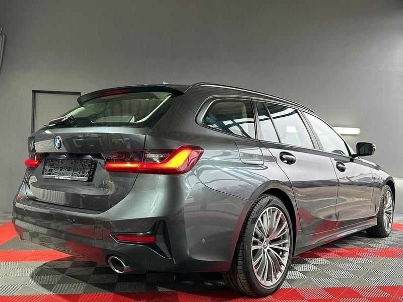 Gebraucht BMW 320 Advantage 190 PS (139 kW) 2021 Grau Kombi