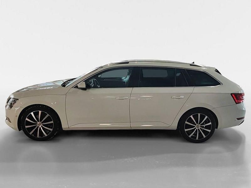 Gebraucht Skoda Superb Style 190 PS (139 kW) 2016 Weiß Kombi