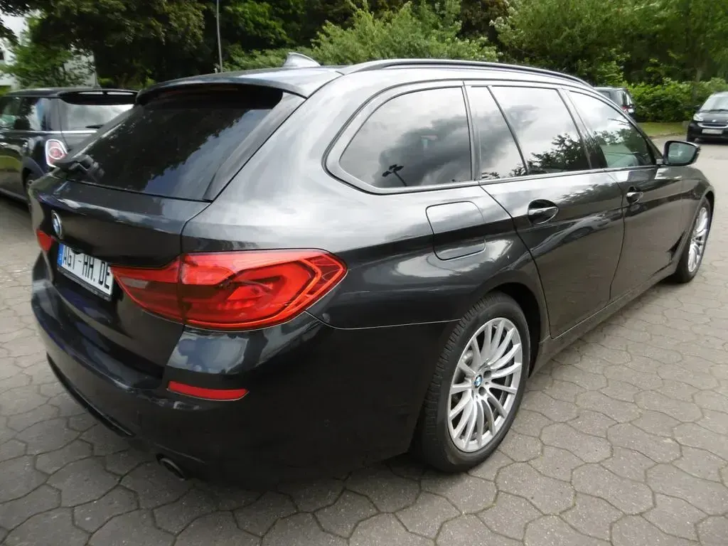 Gebraucht BMW 520 Sport Line 190 PS (139 kW) 2019 Sophistograu Kombi