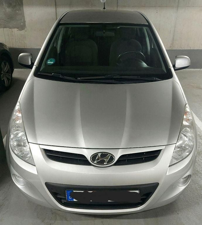 Gebraucht Hyundai i20 Classic 77 PS (56 kW) 2010 Silber Limousine