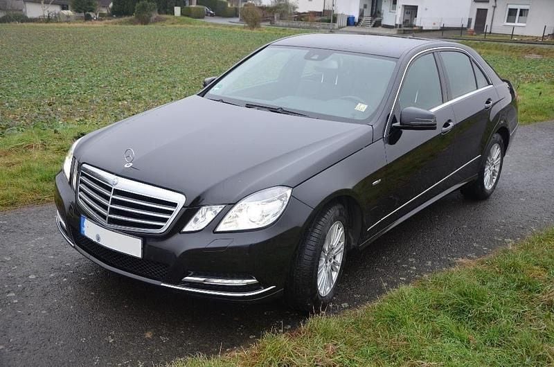 Gebraucht Mercedes E300 231 PS (169 kW) 2010 Schwarz Limousine