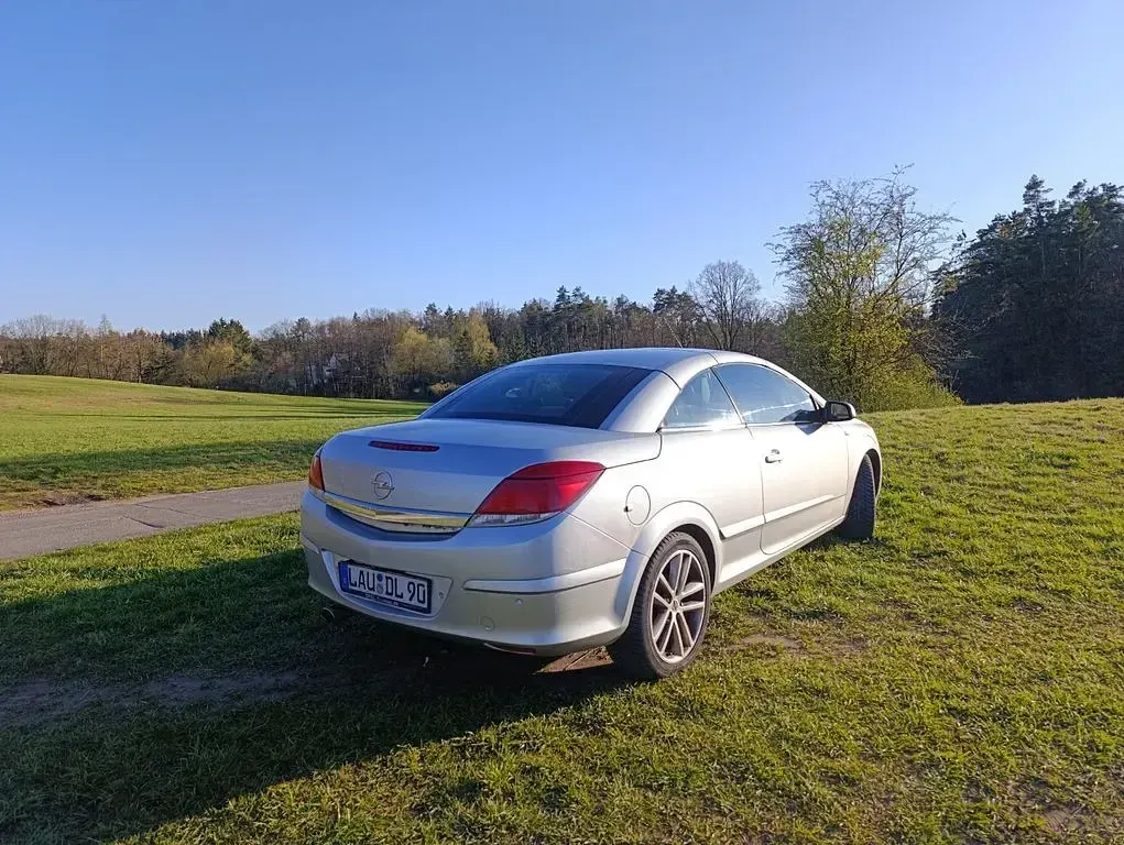 Gebraucht Opel Astra Edition 140 PS (102 kW) 2006 Silber Cabrio