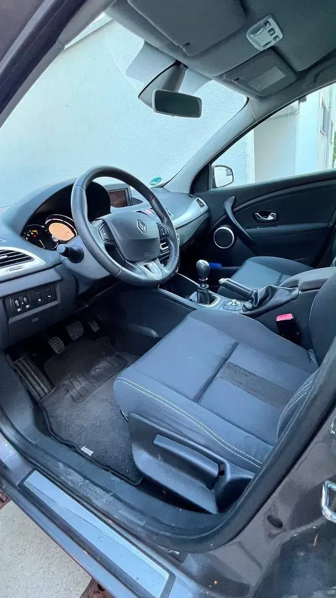 Gebraucht Renault Mégane GrandTour 131 PS (96 kW) 2011 Grau Kombi