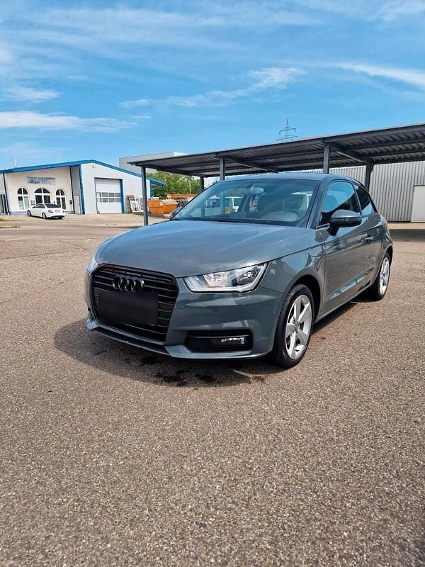 Grau Gebraucht 2016 Audi A1 Kleinwagen | 11.500 € (Teuer) - Bild 1/4