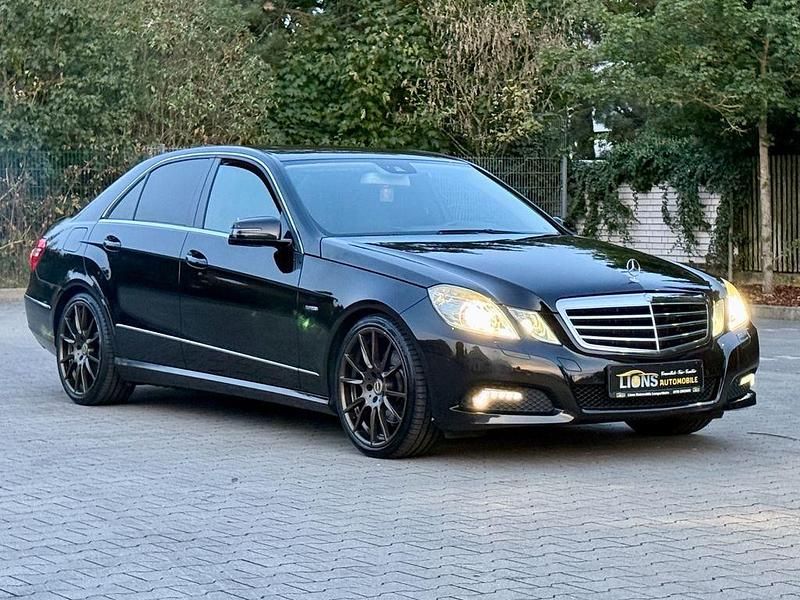 Schwarz Gebraucht 2009 Mercedes E250 Limousine | 11.990 € (Fairer Preis) - Bild 1/4