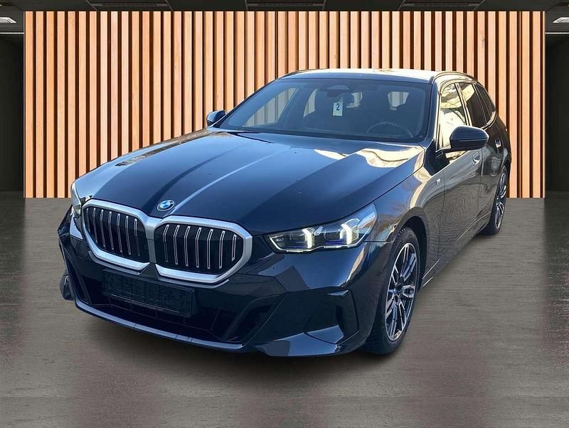 Gebraucht BMW 520 M Sport 197 PS (144 kW) 2025 Schwarz Kombi