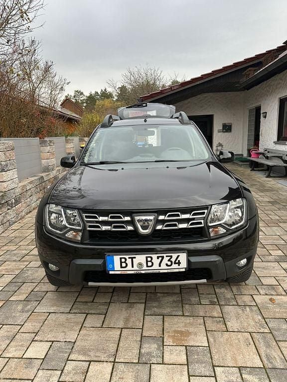 Schwarz Gebraucht 2017 Dacia Duster Lauréate SUV | 8.500 € (Superpreis) - Bild 1/4