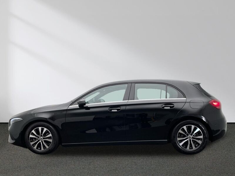 Gebraucht Mercedes A180 136 PS (100 kW) 2023 Schwarz Kleinwagen