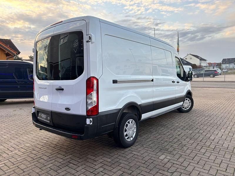 Gebraucht Ford Transit Trend 131 PS (96 kW) 2024 Weiß Van / Kleinbus