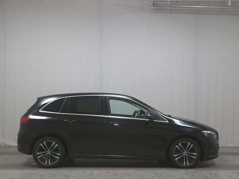 Nachtschwarz Gebraucht 2023 Mercedes B180 Progressive Van / Kleinbus | 20.980 € (Superpreis) - Bild 1/4