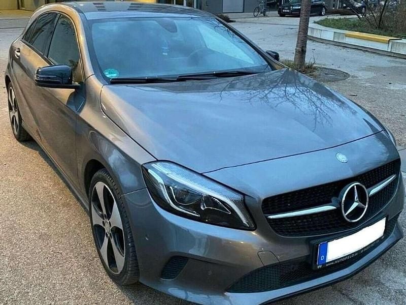 Gebraucht Mercedes A160 Style 102 PS (75 kW) 2018 Grau Limousine