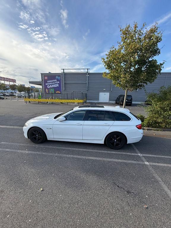 Weiß Gebraucht 2012 BMW 520 Kombi | 12.499 € (Fairer Preis) - Bild 1/4