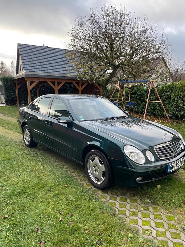 Grün Gebraucht 2005 Mercedes E220 Limousine | 4.999 € (Fairer Preis) - Bild 1/4