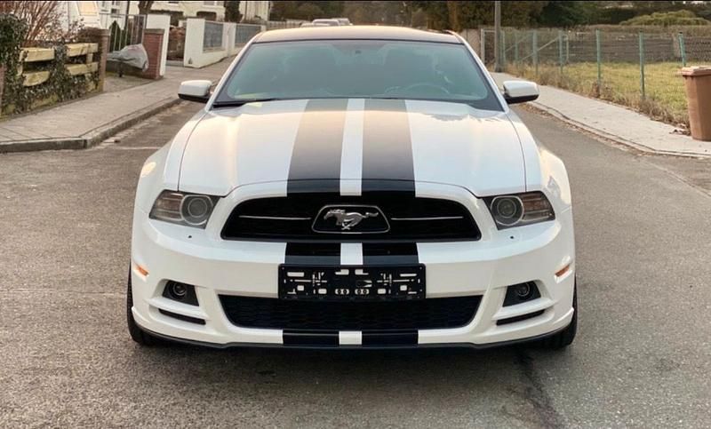 Weiß Gebraucht 2014 Ford Mustang Coupé | 15.500 € (Fairer Preis) - Bild 1/4