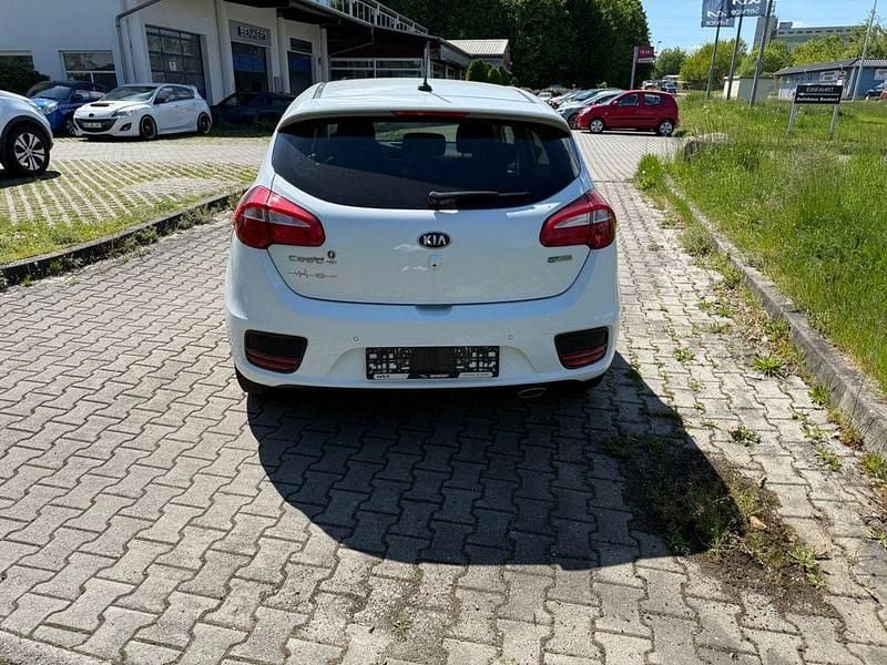 Gebraucht Kia Ceed DREAM-TEAM Edition 136 PS (100 kW) 2016 Weiß Kleinwagen