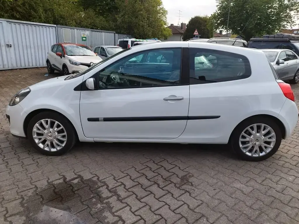 Gebraucht Renault Clio II Initiale 111 PS (81 kW) 2006 Weiß Limousine