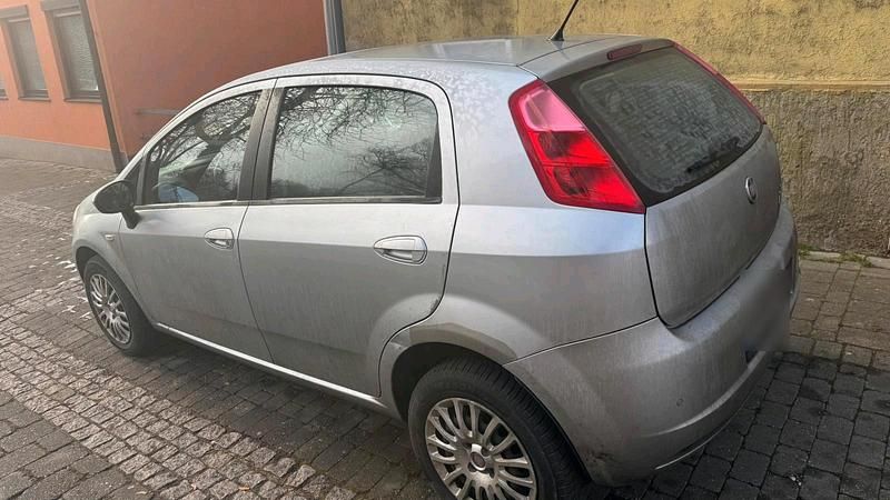 Gebraucht Fiat Punto 77 PS (56 kW) 2009 Grau Kleinwagen