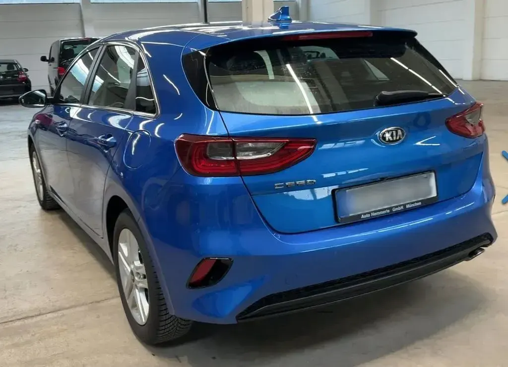 Używany Kia Ceed Vision 140 KM (102 kW) 2018 Niebieski Hatchback