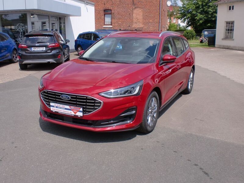 Rot Neu 2024 Ford Focus Titanium Limousine | 26.990 € (Teuer) - Bild 1/4