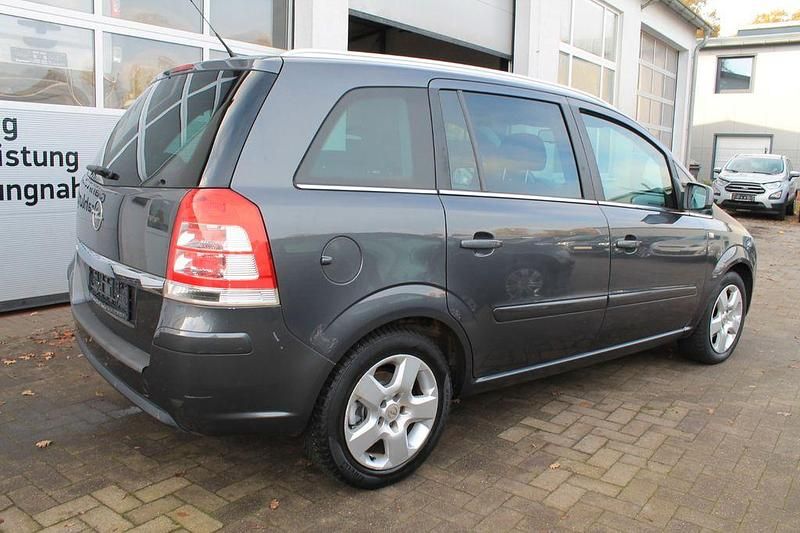 Gebraucht Opel Zafira Design Edition 140 PS (102 kW) 2011 Grau Van / Kleinbus