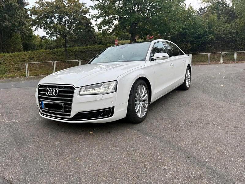 Weiß Gebraucht 2011 Audi A8L Limousine | 26.900 € - Bild 1/4