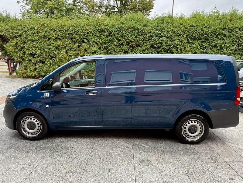 Blau Gebraucht 2018 Mercedes Vito Van / Kleinbus | 11.980 € (Superpreis) - Bild 1/4