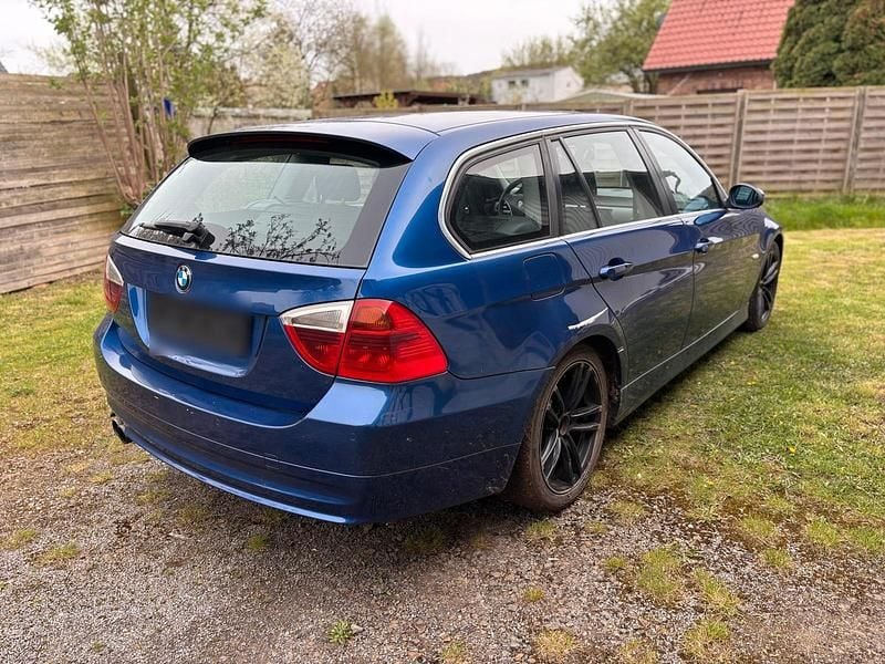 Second-hand BMW 325 197 CP (144 kW) 2008 Albastru Break