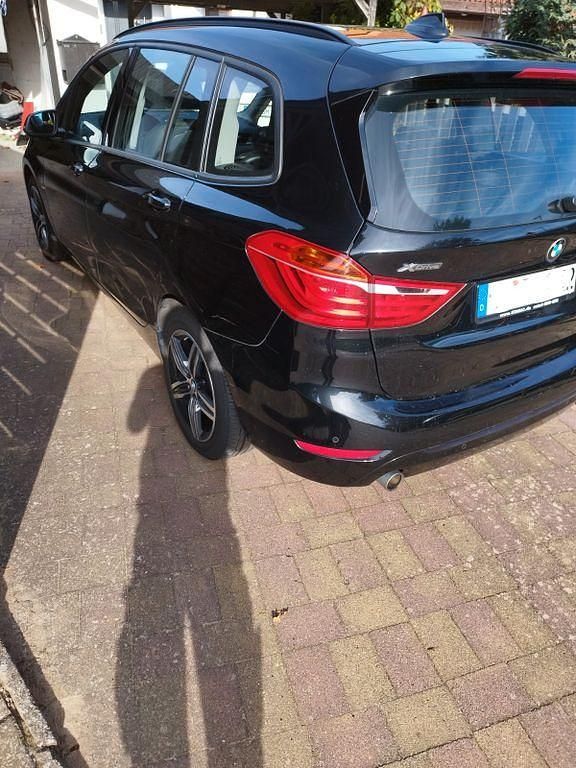 Schwarz Gebraucht 2017 BMW 220 Gran Tourer Sport Line Van / Kleinbus | 21.500 € (Etwas zu teuer) - Bild 1/4