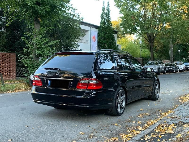 Gebraucht Mercedes E220 170 PS (125 kW) 2007 Schwarz Kombi