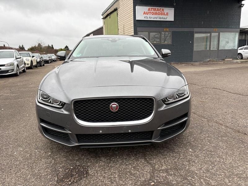 Gebraucht Jaguar XE Prestige 179 PS (131 kW) 2016 Grau Limousine