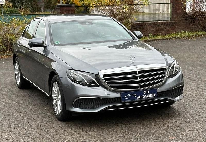 Grau Gebraucht 2019 Mercedes E200 Exclusive Limousine | 25.890 € (Superpreis) - Bild 1/4