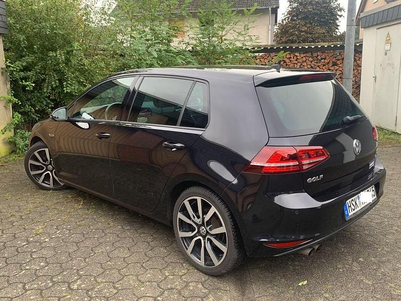 Schwarz Gebraucht 2016 VW Golf VII Highline Limousine | 13.900 € (Fairer Preis) - Bild 1/4