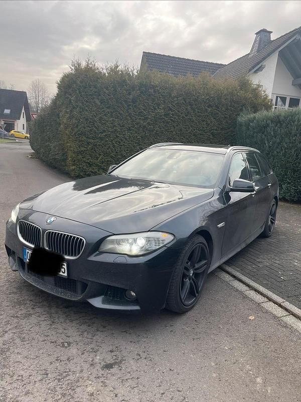 Grau Gebraucht 2011 BMW 525 M Sport Kombi | 7.799 € (Guter Preis) - Bild 1/4