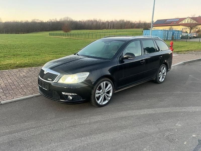 Schwarz Gebraucht 2009 Skoda Octavia RS Kombi | 6.499 € (Fairer Preis) - Bild 1/4