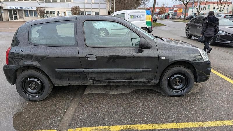 Gebraucht Renault Clio II 53 PS (38 kW) 2010 Schwarz Kleinwagen