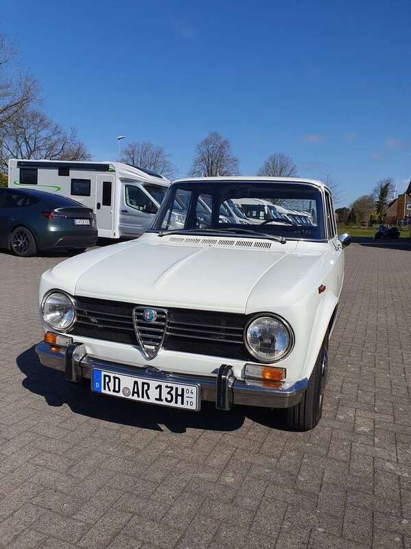 Weiß Gebraucht 1970 Alfa Romeo Giulia 1300 Ti Limousine | 18.990 € - Bild 1/4