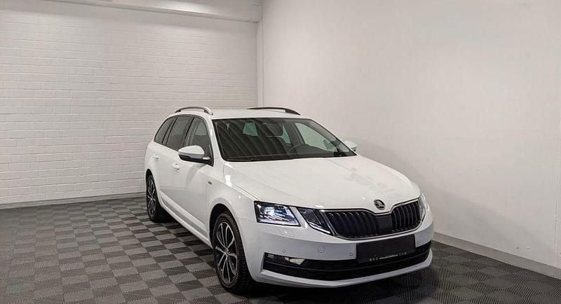 Weiß Gebraucht 2020 Skoda Octavia Soleil Kombi | 14.800 € (Superpreis) - Bild 1/4